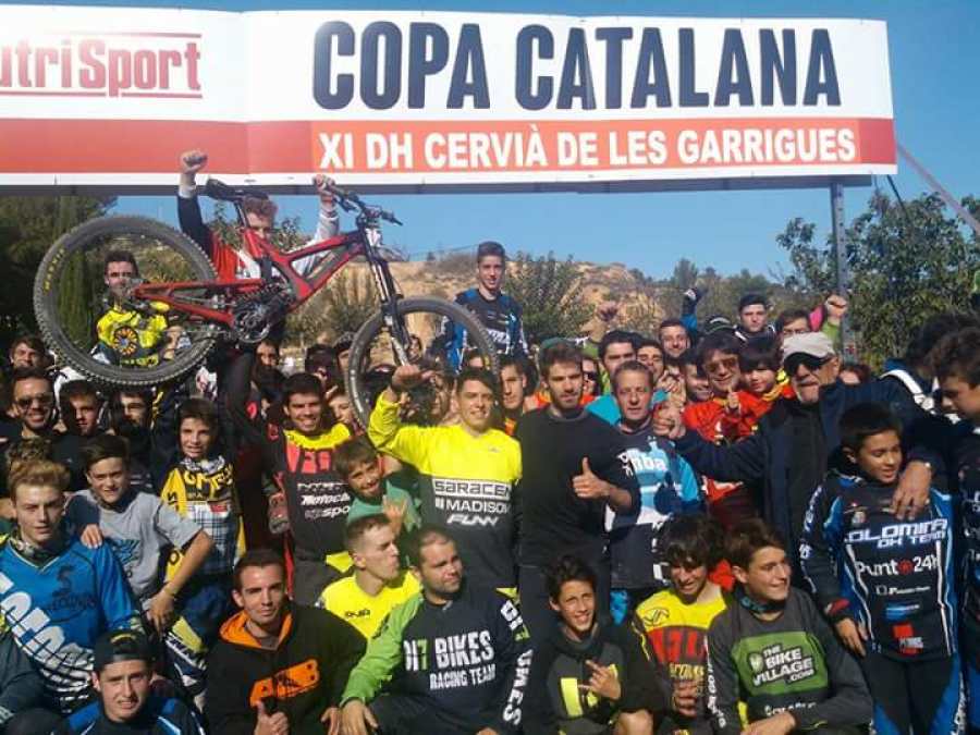 Podio con los ganadores tras la prueba de Cervià © FCC