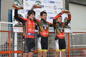 Doblete de la EC Peña Manzanillo-C. Paulino en infantiles./ Foto Pedro Cebollada