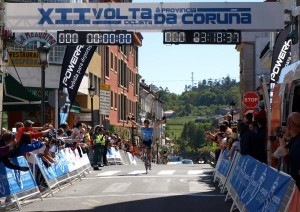 Rodrigues, entrando en meta.