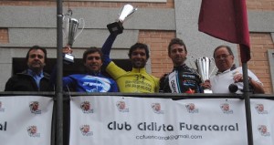 Agostini, flanqueado en el podio por Lezica y Sola.