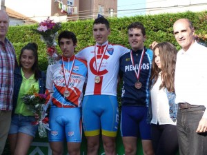 Miguel Ángel Fernández, Ángel Coterillo y Álvaro Bacigalupi, los campeones cadete./Foto FCC