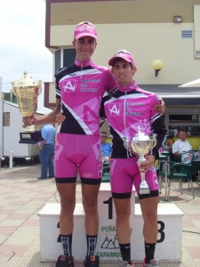 Adrián Almellones y Mario Miguel, del Asesores de Navarra, subieron al podio en Caparroso.