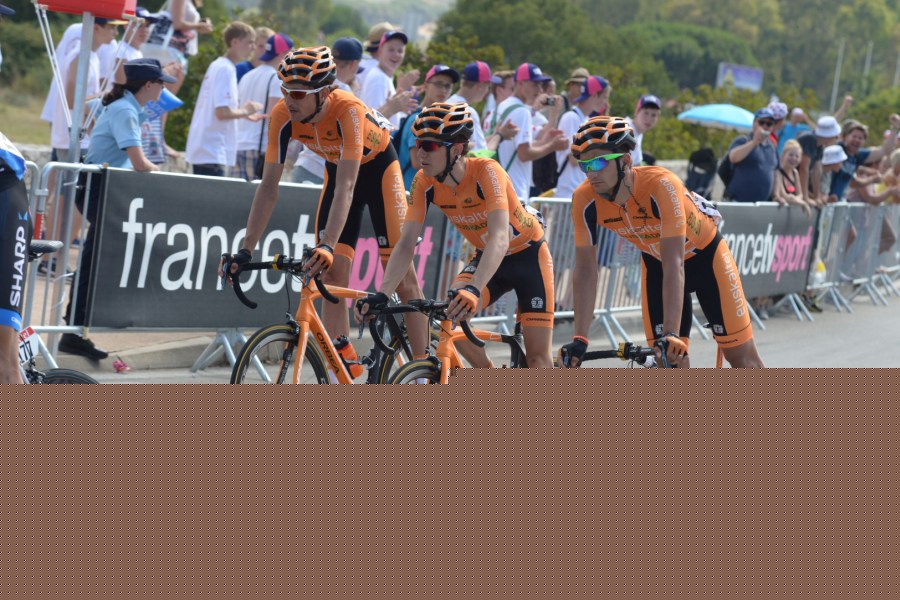 Lobato, Sicard y el cumpleañero Oroz / Foto Euskaltel