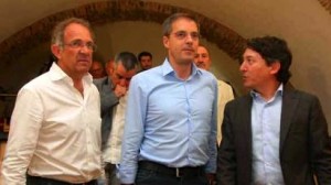 Cerrón, con Chevallier (UCI) y el alcalde de Ponferrada © diariodeleon.es