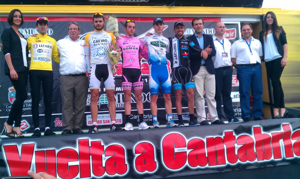 El podio completo © Vuelta Cantabria