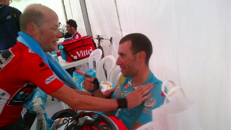 Horner y Nibali se felicitan tras la etapa @philmertens
