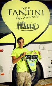 Airán Fernández, con su maillot profesional.