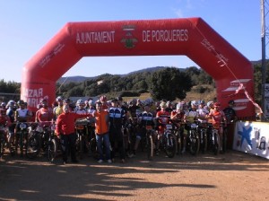 Los participantes, preparados en la salida de Porqueres.