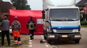 El carril bici y el camión del fatal impacto © Het Nieuwsblad