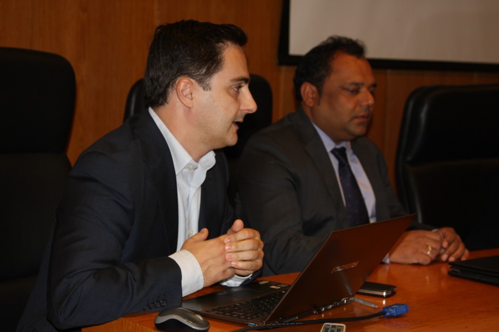 Diego J. Guerrero, explicando el proyecto. © RFEC