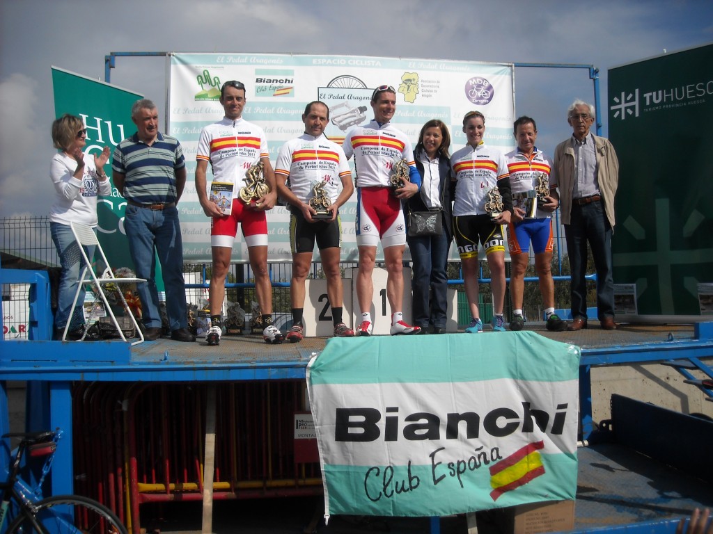 Podio con los ganadores de cada categoría.