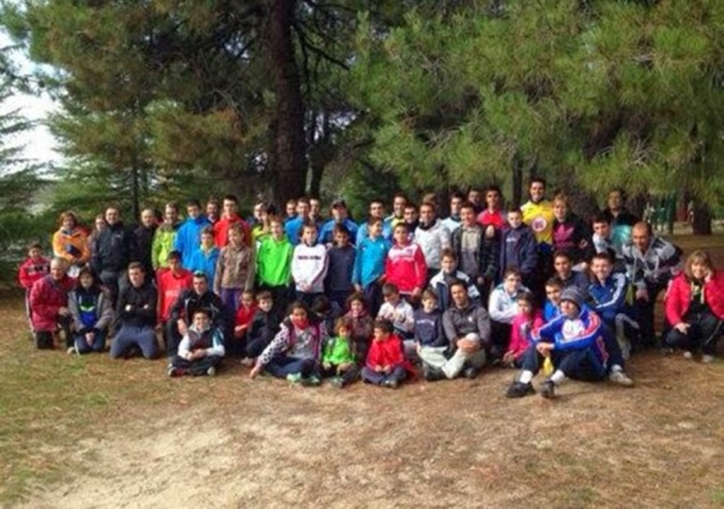 Los participantes realizaron varios ejercicios y juegos en esta primera jornada del curso invernal.