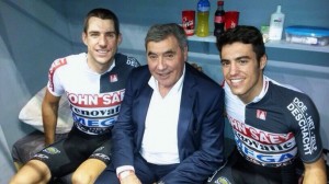 Eddy Merckx, entre Muntaner y Torres en Gante