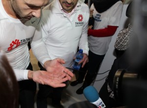 A pesar de los guantes, las manos se le llenaron de llagas.