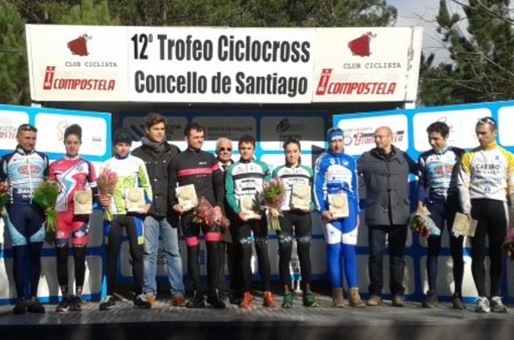 Podio con todos los ganadores.