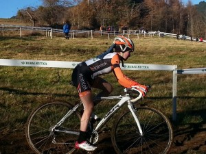 Eider Merino consiguió imponerse en el cyclo-cross de Legazpi.