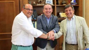 Joaquín Cuevas, a la derecha