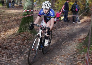 Melanie Bravard se desenvuelve bien en todos los terrenos.