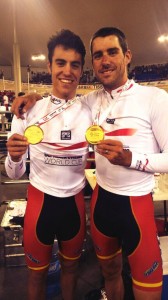 Torres y Muntaner, con sus medallas © RFEC
