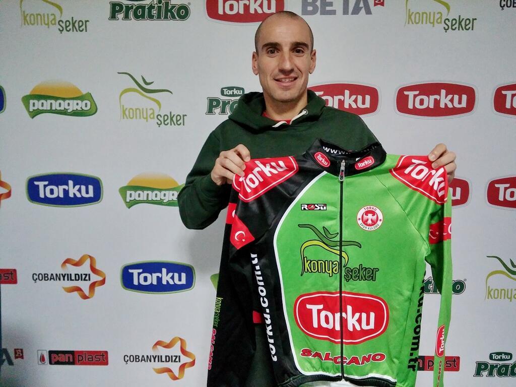 Juanjo Cobo, con su nuevo maillot © Torku