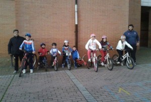 Primer entrenamiento en el patio del colegio Castillo Gauzón.