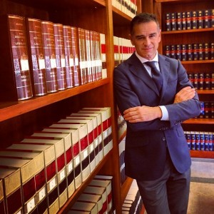 Santos González, en su bufete