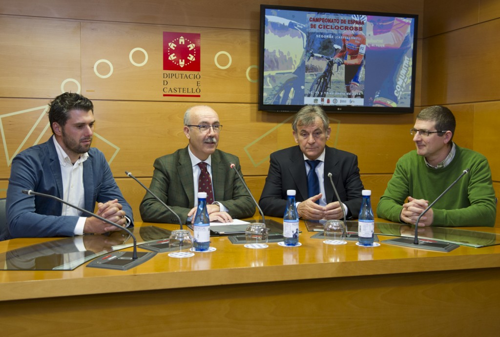 Pascual Momparler, Luis Martínez, Amadeo Olmos y Antonio Tortajada, durante la presentación.