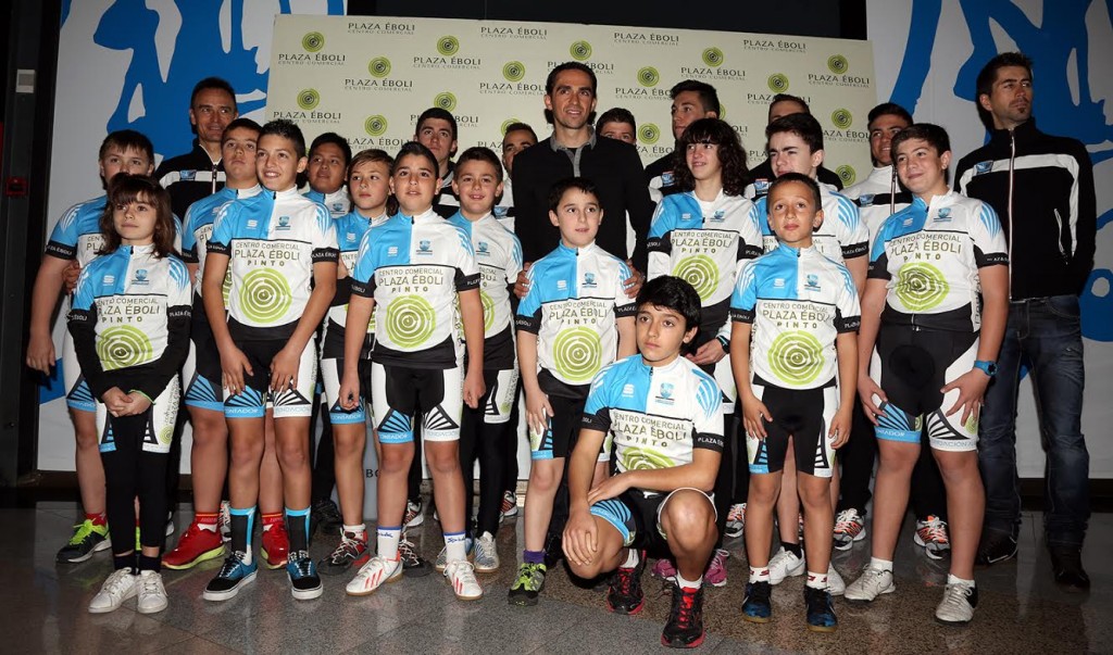 Contador, con los escolares.