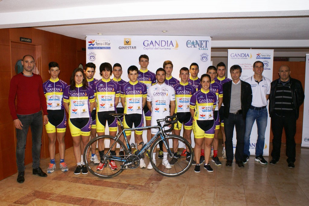 Cadetes y féminas © facebook