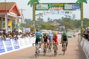 El sprint ganador de Sánchez ante García © La Tropicale