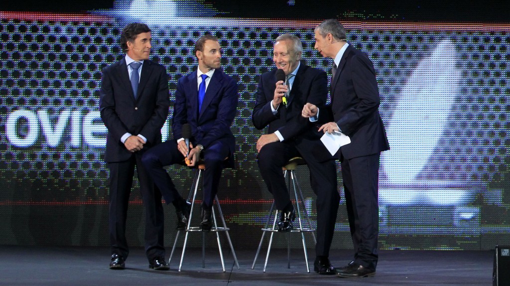 Valverde, entre Delgado, Mínguez y De Andrés © Unipublic