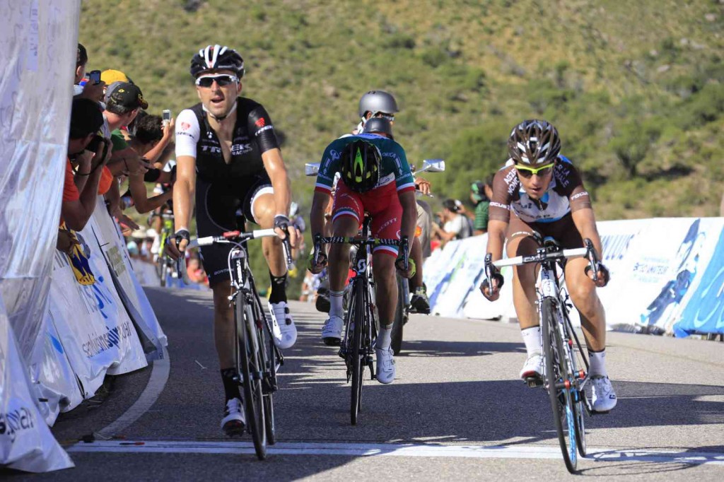 Zubeldia entra en meta © Trek