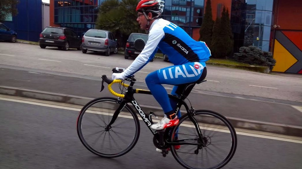 Cassani rueda por el circuito