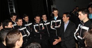 Contador, con los sub-23 © Fundación Contador