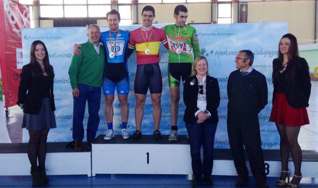 Podio del km. CRI, con Alfonso Cabello en el primer escalón. © RFEC