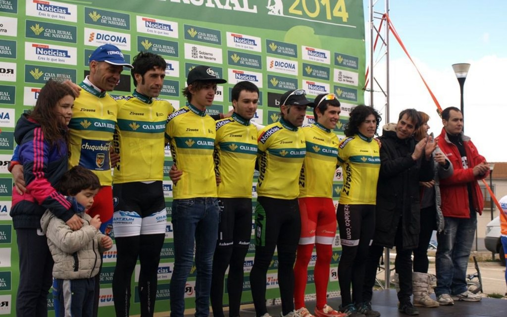 Los líderes de la Copa Caja Rural, en el podio.