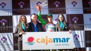 Mínguez, con el trofeo de la montaña © Clásica Almería