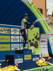 Swift, en el podio © twitter