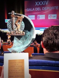 El trofeo de Purito @lavuelta