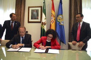 Firma del acuerdo de colaboración entre la RFEC y el Ayuntamiento de Paterna del Campo.