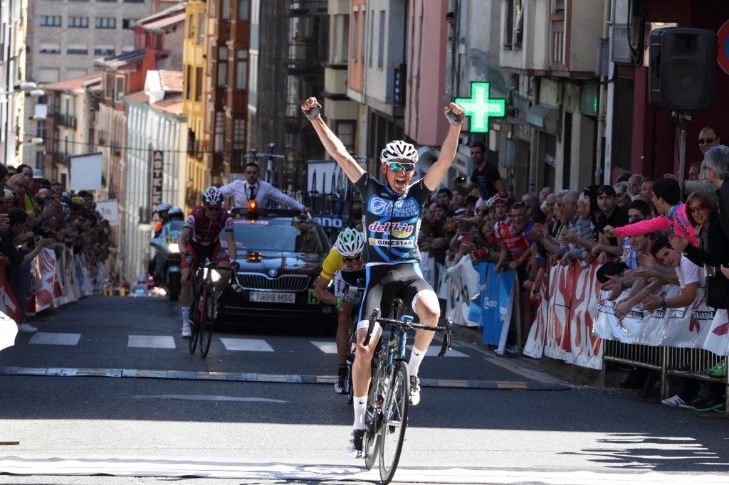 El público que abarrotaba la meta presenció la victoria de Cañada.