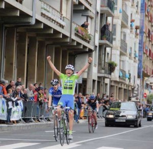 Así cruzaba la meta el júnior Errazkin. 