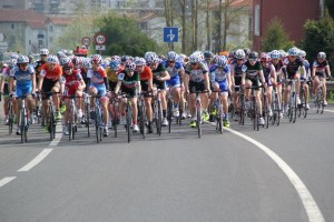 El pelotón de cadetes, durante la carrera.