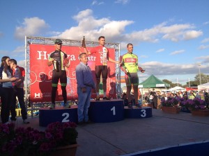 Ramírez Abeja, ocupando el primer escalón del podio de la Huelva Extrema 2014.