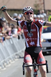 Ibarguren, ganando la Aiztondo Klasika, segunda puntuable de la Copa de España.