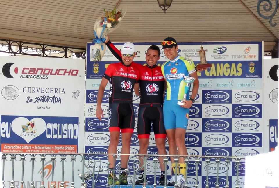 Podio de máster con Abraham Tena acompañado por Delmiro Rodríguez y Marco Pinto.