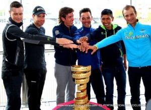 Los favoritos con el trofeo