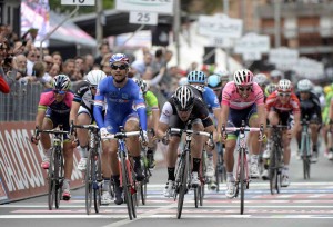 Bouhanni sobre Nizzolo © Trek