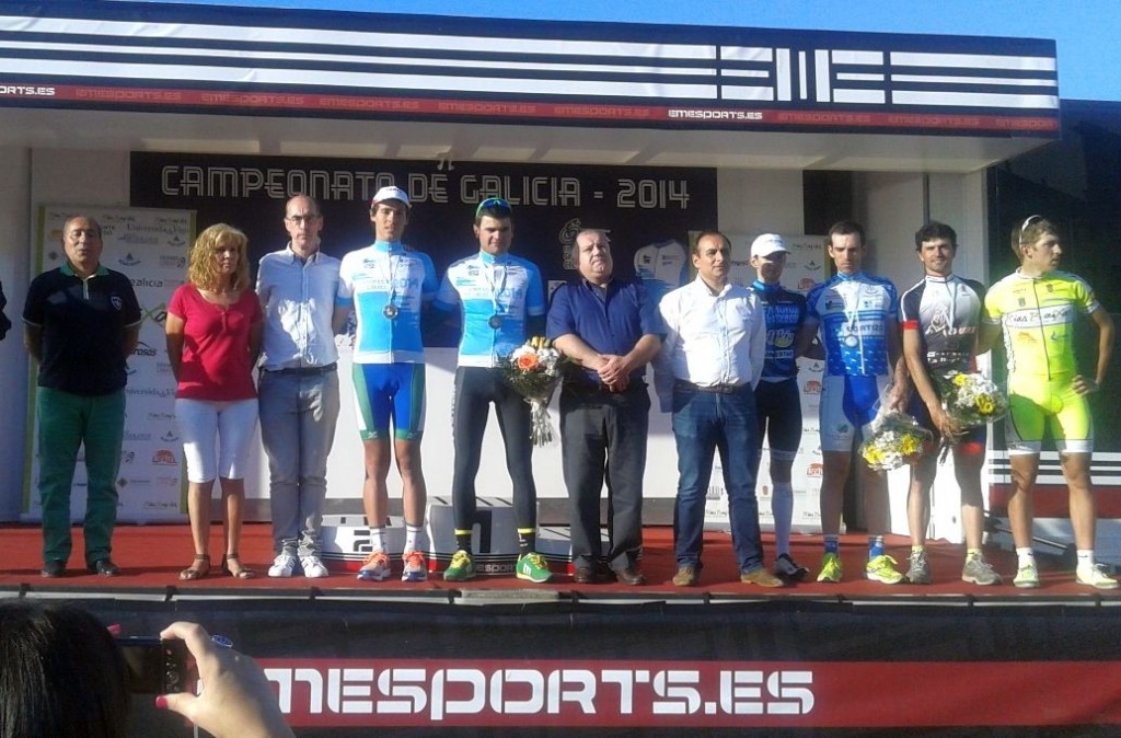 Los nuevos campeones de Galicia, en el podio. © FGC