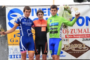 Garikano, flanqueado en el podio por Arregi y Carbayeda. © FGC